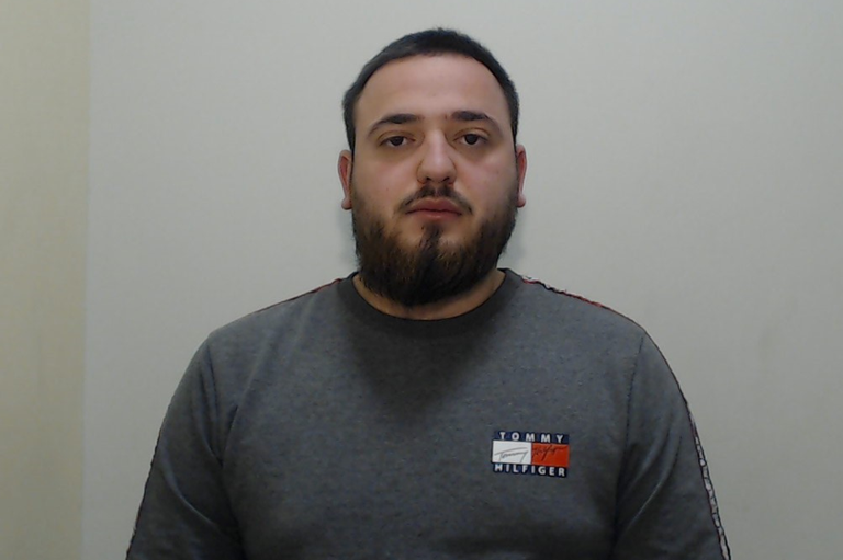 U kap në Angli duke ruajtur kanabis , i riu shqiptar Erald Ahmetaj : I lumtur që u arrestova, puna është e mjerueshme
