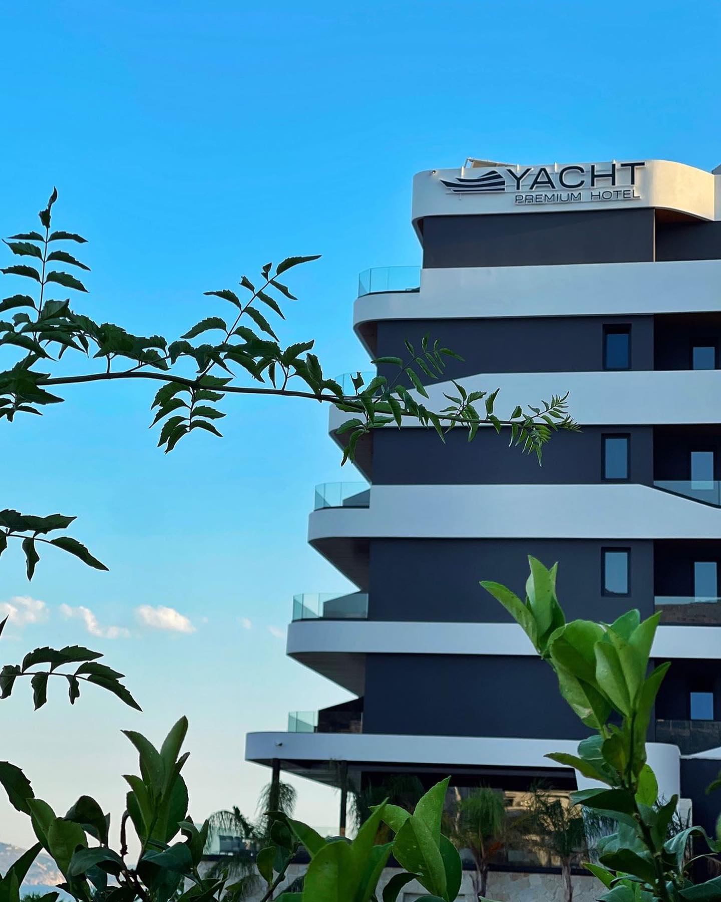 Dy herë tritol te hoteli Yacht Premium në Sarande , e shkuara e dyshimtë e pronarit Mariel Murati 
